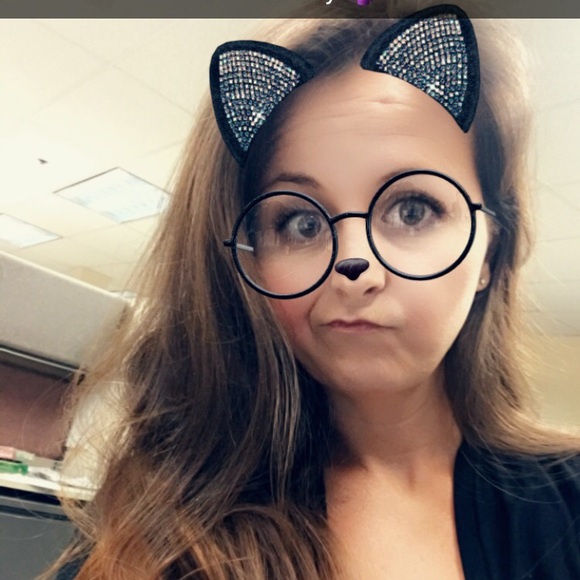 Meet your Posher, Cassandra - Picture 2 of 4